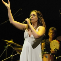 Foto Nicoloro G. 2010/07/143 Milano Al Teatro Dal Verme Undicesima edizione di " La Milanesiana ", che ha per tema " Il paradosso ". Settima serata della rassegna di musica e letteratura. nella foto Noa