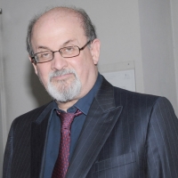 Foto Nicoloro G. 2010/07/10 Milano Al Teatro Dal Verme Undicesima edizione di " La Milanesiana ", che ha per tema " Il paradosso ". Terza serata della rassegna di musica e letteratura. nella foto Salman Rushdie