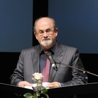 Foto Nicoloro G. 2010/07/10 Milano Al Teatro Dal Verme Undicesima edizione di " La Milanesiana ", che ha per tema " Il paradosso ". Terza serata della rassegna di musica e letteratura. nella foto Salman Rushdie