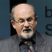 Foto Nicoloro G. 2010/07/10 Milano Al Teatro Dal Verme Undicesima edizione di " La Milanesiana ", che ha per tema " Il paradosso ". Terza serata della rassegna di musica e letteratura. nella foto Salman Rushdie