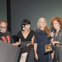 Foto Nicoloro G. 2010/07/10 Milano Al Teatro Dal Verme Undicesima edizione di " La Milanesiana ", che ha per tema " Il paradosso ". Terza serata della rassegna di musica e letteratura. nella foto Enrico Ghezzi – Elisabetta Sgarbi – Jane Campion – Renata Ranieri