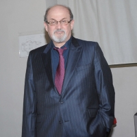 Foto Nicoloro G. 2010/07/10 Milano Al Teatro Dal Verme Undicesima edizione di " La Milanesiana ", che ha per tema " Il paradosso ". Terza serata della rassegna di musica e letteratura. nella foto Salman Rushdie