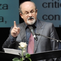 Foto Nicoloro G. 2010/07/10 Milano Al Teatro Dal Verme Undicesima edizione di " La Milanesiana ", che ha per tema " Il paradosso ". Terza serata della rassegna di musica e letteratura. nella foto Salman Rushdie