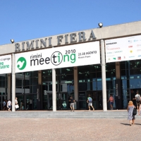 Foto Nicoloro G.  22/08/2010 Rimini, Giornata di apertura della trentunesima edizione del Meeting di Rimini dal titolo \" Quella natura che ci spinge a desiderare cose grandi e\' il cuore \". nella foto L\'ingresso di Rimini Fiera