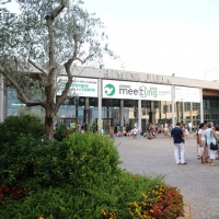 Foto Nicoloro G.  22/08/2010 Rimini, Giornata di apertura della trentunesima edizione del Meeting di Rimini dal titolo \" Quella natura che ci spinge a desiderare cose grandi e\' il cuore \". nella foto L\'ingresso di Rimini Fiera