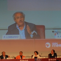 Foto Nicoloro G.  26/08/2010 Rimini, Quinta giornata della trentunesima edizione del Meeting di Rimini dal titolo " Quella natura che ci spinge a desiderare cose grandi e' il cuore ". nella foto Sul grande schermo l'intervento di Raffaele Lombardo
