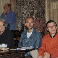 Foto Nicoloro G. 08/10/2011 Bologna Undicesima edizione della manifestazione ” Ad alta voce. Voci che leggono citta’ che ascoltano ” che quest’ anno si unisce alle celebrazioni per i 150 anni dell’ Unita’ d’Italia e quindi raccontera’ il nostro Paese con i suoi sentimenti e ricordi e speranze per il futuro. Dopo Venezia la manifestazione approda a Bologna aprendo al pubblico, con le sue lettura, luoghi prestigiosi o inusuali alla letteratura. nella foto Stefano Tassinari – Mauro Covacich – Valerio Varesi