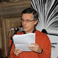 Foto Nicoloro G. 08/10/2011 Bologna Undicesima edizione della manifestazione ” Ad alta voce. Voci che leggono citta’ che ascoltano ” che quest’ anno si unisce alle celebrazioni per i 150 anni dell’ Unita’ d’Italia e quindi raccontera’ il nostro Paese con i suoi sentimenti e ricordi e speranze per il futuro. Dopo Venezia la manifestazione approda a Bologna aprendo al pubblico, con le sue lettura, luoghi prestigiosi o inusuali alla letteratura. nella foto Valerio Varesi