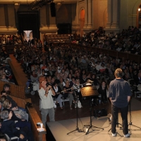 Foto Nicoloro G. 08/10/2011 Bologna Undicesima edizione della manifestazione ” Ad alta voce. Voci che leggono citta’ che ascoltano ” che quest’ anno si unisce alle celebrazioni per i 150 anni dell’ Unita’ d’Italia e quindi raccontera’ il nostro Paese con i suoi sentimenti e ricordi e speranze per il futuro. Dopo Venezia la manifestazione approda a Bologna aprendo al pubblico, con le sue lettura, luoghi prestigiosi o inusuali alla letteratura. nella foto In video Andrea Purgatori e la platea