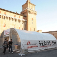 Foto Nicoloro G. 30/09/2011 Ferrara Giornata inaugurale della quinta edizione di ” Internazionale “, il festival di giornalismo organizzato dal settimanale ” Internazionale “. Un fine settimana di incontri, dibattiti, documentari, con ospiti da tutto il mondo. nella foto Medici Senza Frontiere