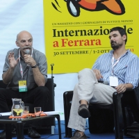 Foto Nicoloro G. 30/09/2011 Ferrara Giornata inaugurale della quinta edizione di ” Internazionale “, il festival di giornalismo organizzato dal settimanale ” Internazionale “. Un fine settimana di incontri, dibattiti, documentari, con ospiti da tutto il mondo. nella foto Martin Caparros – Giuliano Milani