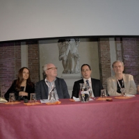 Foto Nicoloro G. 01/10/2011 Ferrara Seconda giornata della quinta edizione di ” Internazionale “, il festival di giornalismo organizzato dal settimanale ” Internazionale “. Un fine settimana di incontri, dibattiti, documentari, con ospiti da tutto il mondo. nella foto Dario Menor Torres – Gabriela Preda – Lucio Battistotti – Jacopo Zanchini – Michael Braun – Eric Jozsef