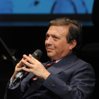 Foto Nicoloro G. 02/07/2012 Milano Serata di prologo alla tredicesima edizione de ” La Milanesiana ” che quest’ anno ha per titolo ” L’ imperfezione “. La manifestazione di letteratura, musica, cinema, scienza, arte, filosofia e teatro e’ ideata e diretta da Elisabetta Sgarbi. nella foto Piero Chiambretti