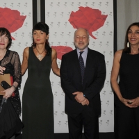 Foto Nicoloro G. 04/07/2012 Milano Continua la tredicesima edizione de ” La Milanesiana ” che quest’ anno svolge come tema ” L’ imperfezione “. La manifestazione di letteratura, musica, cinema, scienza, arte, filosofia e teatro e’ ideata e diretta da Elisabetta Sgarbi. nella foto Alice Sebold – Elisabetta Sgarbi – Andre Aciman – Anna Bonaiuto