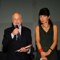 Foto Nicoloro G. 04/07/2012 Milano Continua la tredicesima edizione de ” La Milanesiana ” che quest’ anno svolge come tema ” L’ imperfezione “. La manifestazione di letteratura, musica, cinema, scienza, arte, filosofia e teatro e’ ideata e diretta da Elisabetta Sgarbi. nella foto Andre Aciman – Elisabetta Sgarbi