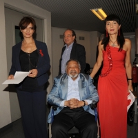 Foto Nicoloro G. 05/07/2012 Milano Continua la tredicesima edizione de ” La Milanesiana ” che quest’ anno svolge come tema ” L’ imperfezione “. La manifestazione di letteratura, musica, cinema, scienza, arte, filosofia e teatro e’ ideata e diretta da Elisabetta Sgarbi. nella foto Laura Morante – V.S. Naipaul – Elisabetta Sgarbi