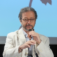 Foto Nicoloro G. 10/07/2012 Milano Continua lo svolgimento de ” La Milanesiana ” che, sempre sul tema dell’ imperfezione, si apre a un viaggio in Italia e tocca stamattina la citta’ di Napoli attraverso gli interventi di alcuni suoi figli illustri e personaggi che la conoscono. La manifestazione e’ ideata e diretta da Elisabetta Sgarbi. nella foto Diego De Silva