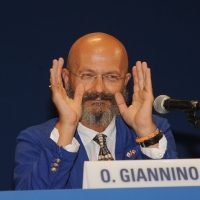 Foto Nicoloro G. 22/08/2012 Rimini Quarta giornata della trentatreesima edizione del Meeting di Rimini, organizzato da Comunione e Liberazione, dal titolo ” La natura dell’ uomo e’ rapporto con l’ infinito “. Tra i tanti dibattiti anche quello su ” Lombardia: discussione su presente e futuro ” al quale ha partecipato il governatore della Regione. nella foto Oscar Giannino