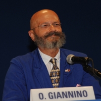 Foto Nicoloro G. 22/08/2012 Rimini Quarta giornata della trentatreesima edizione del Meeting di Rimini, organizzato da Comunione e Liberazione, dal titolo ” La natura dell’ uomo e’ rapporto con l’ infinito “. Tra i tanti dibattiti anche quello su ” Lombardia: discussione su presente e futuro ” al quale ha partecipato il governatore della Regione. nella foto Oscar Giannino
