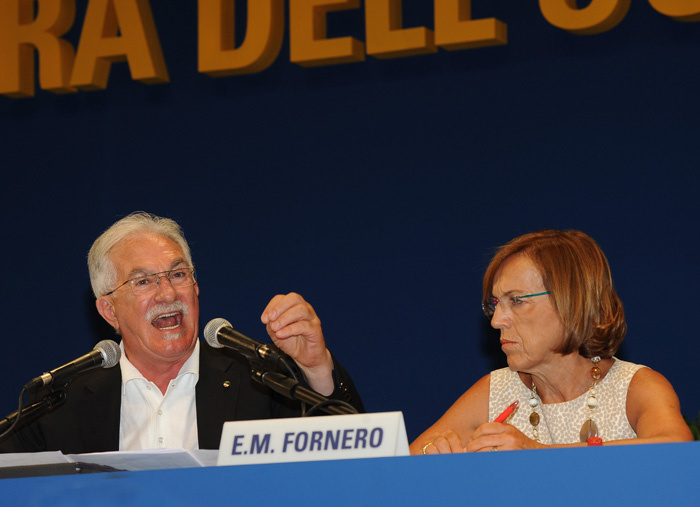 Foto Nicoloro G. 23/08/2012 Rimini Quinta giornata della trentatreesima edizione del Meeting di Rimini, organizzato da Comunione e Liberazione, dal titolo " La natura dell' uomo e' rapporto con l' infinito ". Tra i tanti dibattiti un dal titolo " Giovani e crisi: fine di un mondo o inizi di un altro ". nella foto Raffaele Bonanni – Elsa Fornero