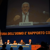 Foto Nicoloro G. 23/08/2012 Rimini Quinta giornata della trentatreesima edizione del Meeting di Rimini, organizzato da Comunione e Liberazione, dal titolo " La natura dell' uomo e' rapporto con l' infinito ". Tra i tanti dibattiti un dal titolo " Giovani e crisi: fine di un mondo o inizi di un altro ". nella foto Raffaele Bonanni e il tavolo degli oratori