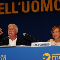 Foto Nicoloro G. 23/08/2012 Rimini Quinta giornata della trentatreesima edizione del Meeting di Rimini, organizzato da Comunione e Liberazione, dal titolo " La natura dell' uomo e' rapporto con l' infinito ". Tra i tanti dibattiti un dal titolo " Giovani e crisi: fine di un mondo o inizi di un altro ". nella foto Raffaele Bonanni – Elsa Fornero