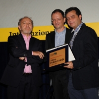 Foto Nicoloro G. 05/10/2012 Ferrara Sesta edizione di ” Internazionale ” Festival di giornalismo organizzato dal settimanale Internazionale. Tre giorni di incontri, dibattiti, spettacoli e proiezioni con ospiti da tutto il mondo. nella foto Tiziano Tagliani – Giovanni De Mauro – Carlos Dada