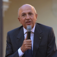 Foto Nicoloro G. 05/09/2013 Ravenna Seconda serata della terza edizione di " Dante 2021 ", un percorso di eventi, nato dalla collaborazione della Fondazione Cassa di Risparmio di Ravenna e dall' Accademia della Crusca, che va verso la celebrazione del VII centenario della morte del Sommo Poeta, che cade appunto nel 2021. Il titolo di questa edizione è " Di quella umile Italia ". nella foto  Antonio Patuelli