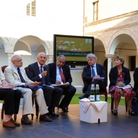 Foto Nicoloro G. 05/09/2013 Ravenna Seconda serata della terza edizione di " Dante 2021 ", un percorso di eventi, nato dalla collaborazione della Fondazione Cassa di Risparmio di Ravenna e dall' Accademia della Crusca, che va verso la celebrazione del VII centenario della morte del Sommo Poeta, che cade appunto nel 2021. Il titolo di questa edizione è " Di quella umile Italia ". nella foto Nicoletta Maraschio – Lanfranco Gualtieri 