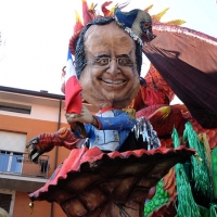 Foto Nicoloro G. 10/02/2013 Cento ( Ferrara ) E' partita l' edizione 2013 del " Cento Carnevale d' Europa " che si svolgerà nei giorni 10 - 17 - 24 febbraio e 3 marzo nonostante il sisma che ha colpito duramente la cittadina di Cento. Il Carnevale di Cento è l' unico ad essere gemellato con lo storico Carnevale di Rio de Janeiro. nella foto il particolare di un carro 