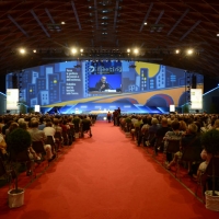 Foto Nicoloro G.  24/08/2014  Rimini   XXXV edizione del Meeting per l' amicizia fra i popoli. nella foto il salone gremito durante il dibattito con padre Pierbattista Pizzaballa, custode di Terrasanta.