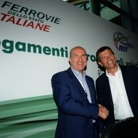 Foto Nicoloro G.   26/08/2014  Rimini     Terza  giornata della XXXV edizione del Meeting per l\' amicizia fra i popoli. nella foto l\' a.d. di Ferrovie dello Stato Michele Elia, a sinistra, e il ministro Maurizio Lupi, che hanno firmato l\' accordo tra MIT e FS per la progettazione di collegamenti alta velocità con aeroporti.
