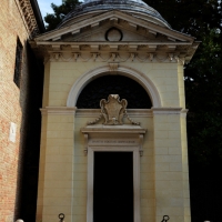 Foto Nicoloro G. 10-11-12/09/2014   Ravenna     Quarta edizione di \" Dante 2021 \", manifestazione che tra incontri, dibattiti, spettacoli, musica intende continuare il percorso di avvicinamento al VII centenario della morte del Sommo Poeta. nella foto la tomba di Dante.