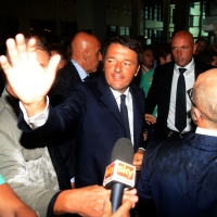 Foto Nicoloro G.   25/08/2015    Rimini    Sesta giornata dell' edizione 2015 del Meeting di C.L. dal titolo ' Di che è mancanza questa mancanza, cuore, che a un tratto ne sei pieno ? '. nella foto il premier Matteo Renzi al suo arrivo al Meeting.