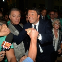 Foto Nicoloro G.   25/08/2015    Rimini    Sesta giornata dell' edizione 2015 del Meeting di C.L. dal titolo ' Di che è mancanza questa mancanza, cuore, che a un tratto ne sei pieno ? '. nella foto il premier Matteo Renzi al suo arrivo al Meeting.