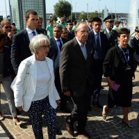 Foto Nicoloro G.   26/08/2015    Rimini    Settima ed ultima giornata dell' edizione 2015 del Meeting di C.L. dal titolo ' Di che è mancanza questa mancanza, cuore, che a un tratto ne sei pieno ? '. nella foto il ministro Pier Carlo Padoan accolto da Emilia Guarnieri, presidente Fondazione Meeting.