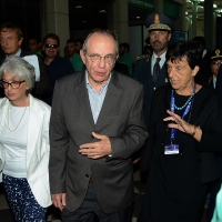Foto Nicoloro G.   26/08/2015    Rimini    Settima ed ultima giornata dell' edizione 2015 del Meeting di C.L. dal titolo ' Di che è mancanza questa mancanza, cuore, che a un tratto ne sei pieno ? '. nella foto il ministro Pier Carlo Padoan accolto da Emilia Guarnieri, presidente Fondazione Meeting.