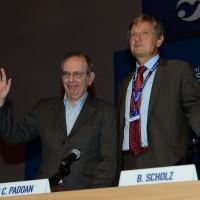 Foto Nicoloro G.   26/08/2015    Rimini    Settima ed ultima giornata dell' edizione 2015 del Meeting di C.L. dal titolo ' Di che è mancanza questa mancanza, cuore, che a un tratto ne sei pieno ? '. nella foto il ministro Pier Carlo Padoan, a sinistra, e Bernhard Scholz, presidente Compagnia delle Opere durante il dibattito ' Italia: una ripresa possibile ! '.