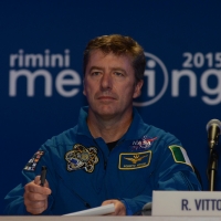 Foto Nicoloro G.   26/08/2015    Rimini    Settima ed ultima giornata dell' edizione 2015 del Meeting di C.L. dal titolo ' Di che è mancanza questa mancanza, cuore, che a un tratto ne sei pieno ? '. nella foto l' astronauta Roberto Vittori che ha partecipato ad un dibattito dal titolo 'Guardare lontano: la nostalgia delle stelle?.