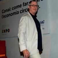 Foto Nicoloro G.   22/08/2015    Rimini  Terza giornata dell' edizione 2015 del Meeting di C.L. dal titolo ' Di che è mancanza questa mancanza, cuore, che a un tratto ne sei pieno ? '. nella foto l' architetto James Biber, progettista del Padiglione U.S.A. all' Expo, che ha partecipato all' incontro sul tema ' L' Io espressione di autenticita': il Design sintesi di storia e cultura '.
