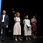 Foto Nicoloro G.   14/06/2021   Milano     Edizione 2021 de La Milanesiana con una serata dedicata alla figura del regista Giorgio Strehler a 100 anni dalla nascita. nella foto da sinistra Massimo ranieri, Ornella Vanoni, Edith Bruck ed Elisabetta Sgarbi con la tradizionale rosa del La Milanesiana.