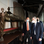 Foto Nicoloro G.   11/09/2021   Ravenna   Intervento del governatore della Banca d\' Italia al Festival Dante 2021. nell\' ambito delle Celebrazioni del 700° anniversario della morte del Sommo Poeta. nella foto il governatore della Banca d\' Italia Ignazio Visco in visita al Museo Dante davanti all\' arca in legno realizzata per l\' esposizione delle spoglie di Dante nel 1865 in occasione del sesto centenario della sua nascita.