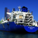 08/04/2025   Ravenna   Giornata di apertura dell\' edizione 2025 dell\' OMC - Offshore Mediterranean Conference. nella foto la nave rigassificatrice BW Singapore ormeggiata a 8,5 chilometri al largo di Ravenna.