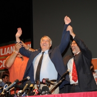 Foto Nicoloro G. 30/05/2011 Milano I risultati del ballottaggio per l\' elezione del sindaco a Milano hanno dato per vincitore l\' avvocato Giuliano Pisapia. Il neo sindaco ha incontrato i suoi sostenitori nel teatro dell\' Elfo che e\' stata sede del suo comitato elettorale. nella foto Giuliano Pisapia