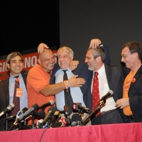 Foto Nicoloro G. 30/05/2011 Milano I risultati del ballottaggio per l' elezione del sindaco a Milano hanno dato per vincitore l' avvocato Giuliano Pisapia. Il neo sindaco ha incontrato i suoi sostenitori nel teatro dell' Elfo che e' stata sede del suo comitato elettorale. nella foto Giuliano Pisapia