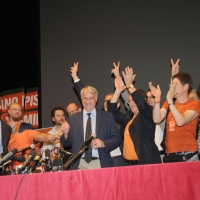 Foto Nicoloro G. 30/05/2011 Milano I risultati del ballottaggio per l' elezione del sindaco a Milano hanno dato per vincitore l' avvocato Giuliano Pisapia. Il neo sindaco ha incontrato i suoi sostenitori nel teatro dell' Elfo che e' stata sede del suo comitato elettorale. nella foto Giuliano Pisapia