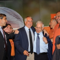 Foto Nicoloro G. 30/05/2011 Milano I risultati del ballottaggio per l' elezione del sindaco a Milano hanno dato per vincitore l' avvocato Giuliano Pisapia. Il neo sindaco ha incontrato i suoi sostenitori nel teatro dell' Elfo che e' stata sede del suo comitato elettorale. nella foto Giuliano Pisapia
