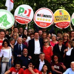 Foto Nicoloro G.   03/05/2025   Ravenna   Il Centro-sinistra presenta il suo candidato a sindaco della citta\' e la coalizione di sei partiti che lo sostiene. nella foto al centro Alessandro Barattoni presidente provinciale del PD e candidato unico per il Centro-sinistra con i candidati delle liste che lo sostengono