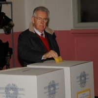Foto Nicoloro G. 24/02/2013 Milano Elezioni politiche del 24 e 25 febbraio 2013. Il presidente del Consiglio Mario Monti vota nella scuola di Piazza Sicilia. nella foto Mario Monti 
