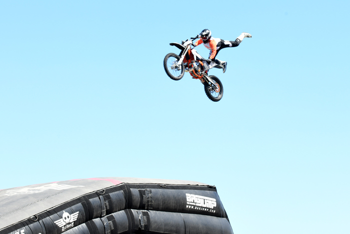 Foto Nicoloro G.  18/05/2024   Ravenna   Esibizione di Freestyle Motocross.   nella foto un momento dell' esibizione.